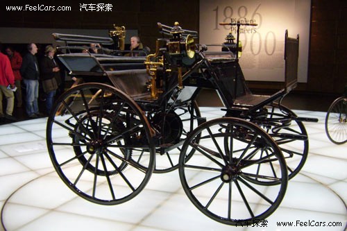 导航娱乐两不误 奔驰革命性“分屏”技术