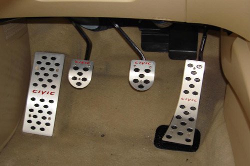 踩刹车有技巧 脚底功夫最重要