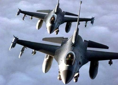组图:空军解密歼-11拦截F-16全过程