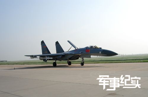 组图:空军解密歼-11拦截F-16全过程