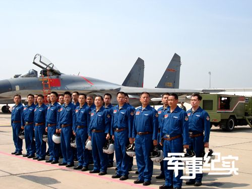 组图:空军解密歼-11拦截F-16全过程