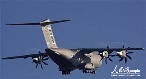 空客巨型军用运输机在西班牙首飞成功(组图)
