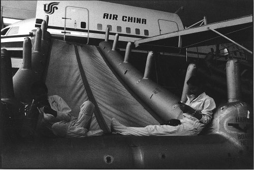 [贴士]飞机上坐哪最安全？