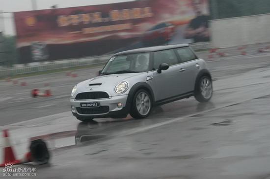 图为MINI cooper