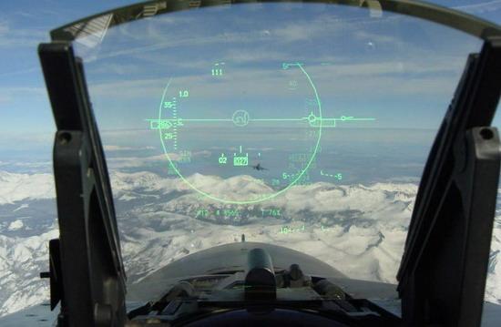 HUD平显系统最早用于战斗机
