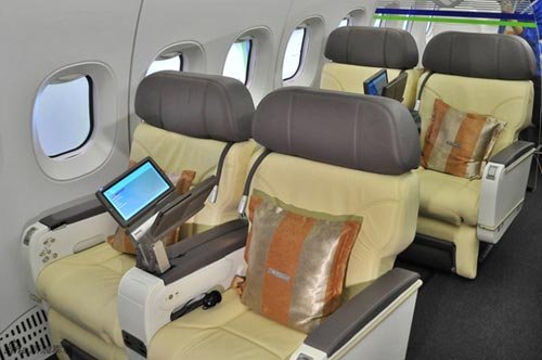 国产150座级大型C919客机样机客舱