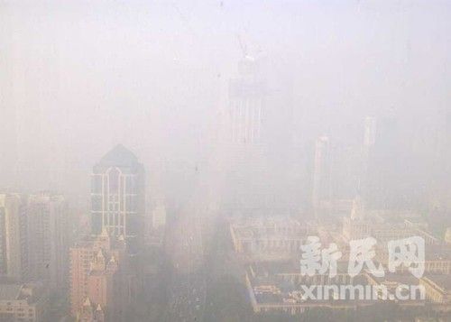 上海发布大雾橙色预警 多条高速公路全线封闭