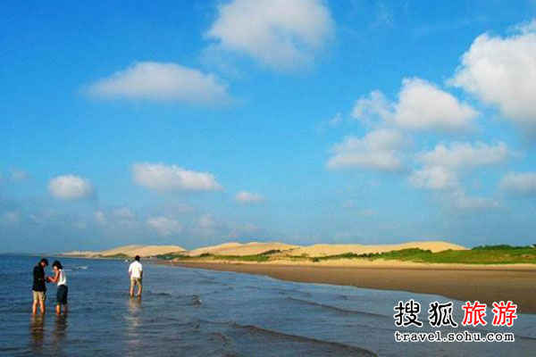 翡翠岛　一边是海水一边是“沙漠”