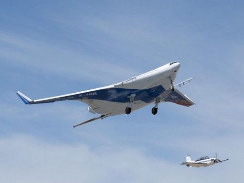 NASA翼身合体机首飞测试 机身宽大成未来客机代表