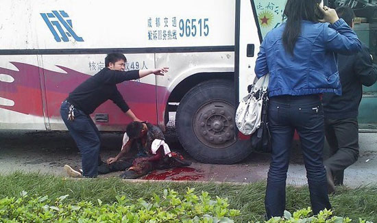 成都长途客车乘客所携物品爆炸1人受伤(图)