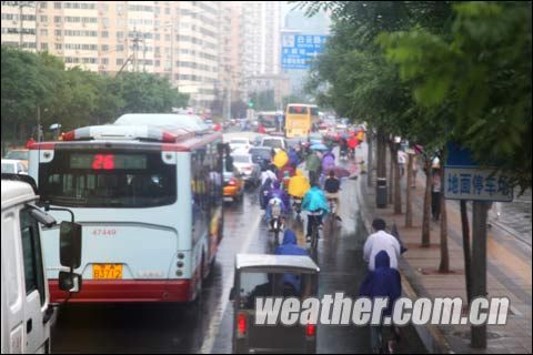 首都机场299架航班因雷雨延误