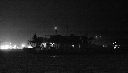 广州观光快艇翻沉13人落海(组图)