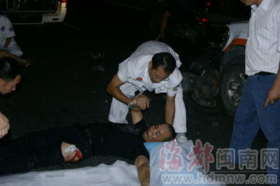 漳州一交通局副局长醉驾公车 撞飞两市民(组图)