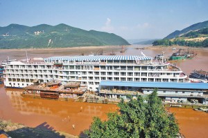 造价1亿邮轮将驶入长江三峡载客(组图)