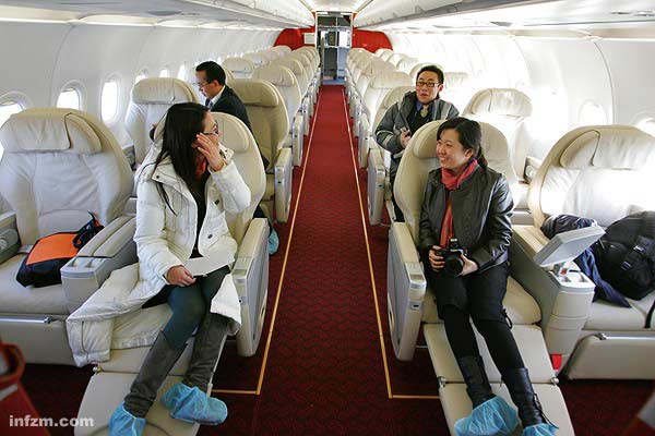 2008年国内某航空公司引进的空客A319飞机内部，这是当时亚洲最大、最豪华的公务机。 （CFP/图）
