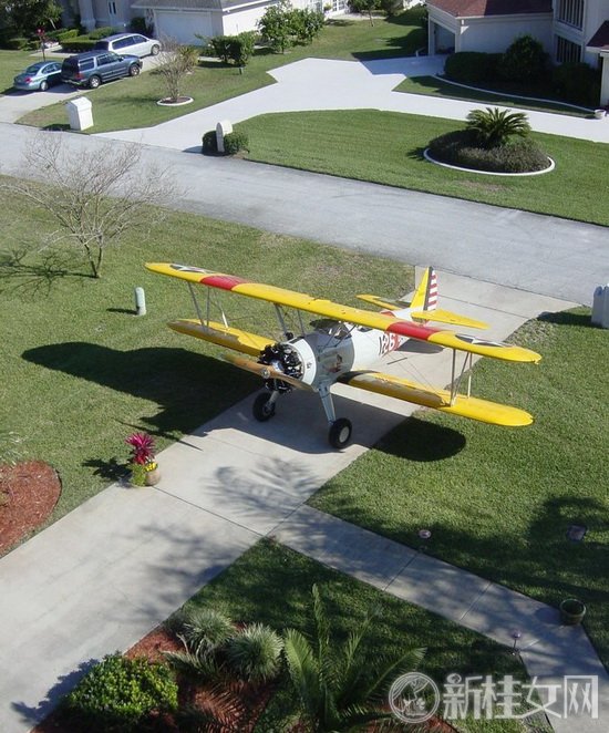 美国航空住宅小镇几乎家家有飞机